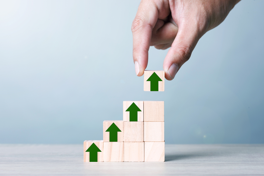 Wood,Block,Cubic,Stacking,Step,Up,With,Green,Arrow,Blue